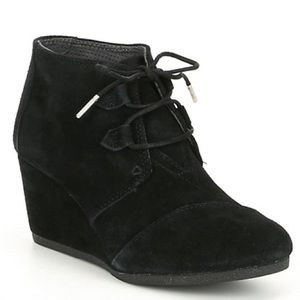 Toms Platform Black Velvet Moccasins